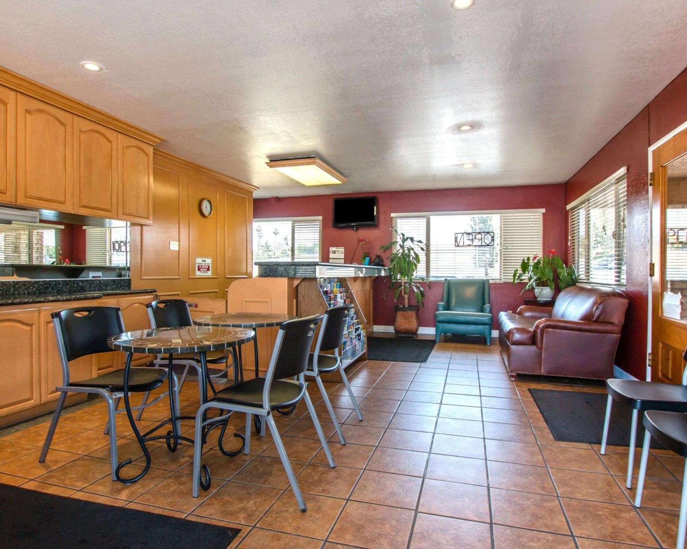 Rodeway Downtown 2*